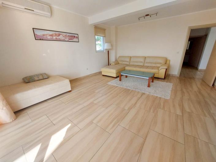 Image No.5-6 Bed House for sale