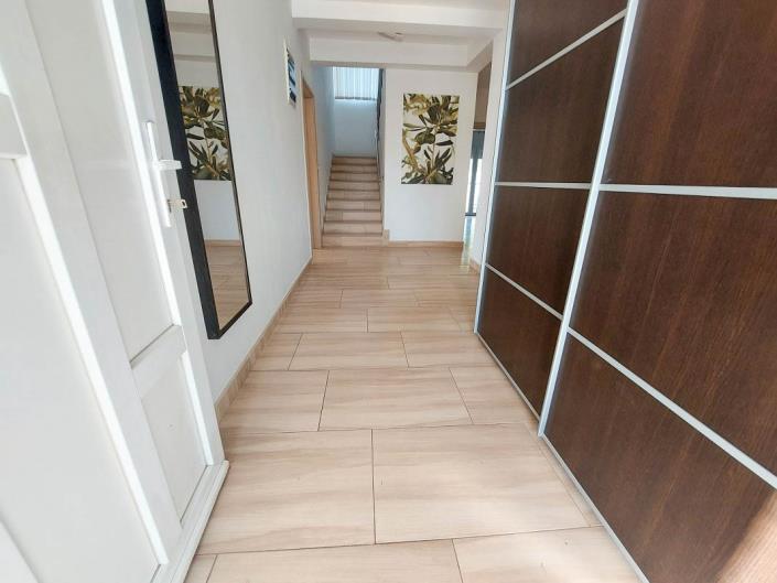 Image No.11-6 Bed House for sale