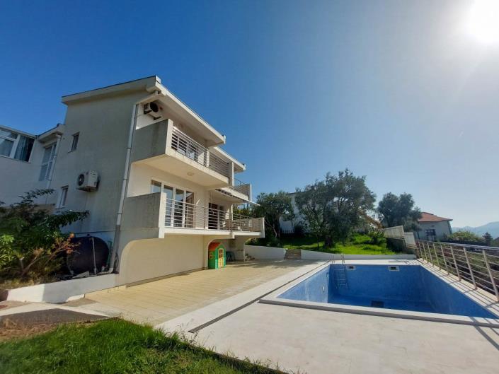 Image No.2-6 Bed House for sale