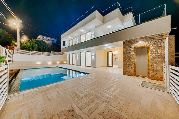 Image No.2-Villa de 4 chambres à vendre à Bar