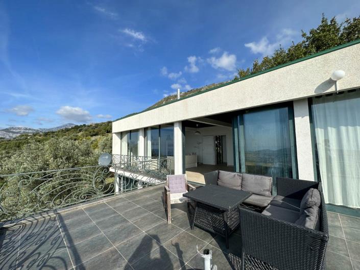 Image No.2-4 Bed Villa for sale