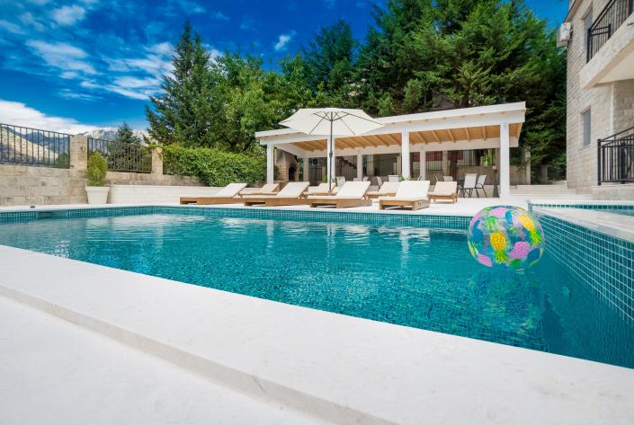 Image No.2-6 Bed Villa for sale