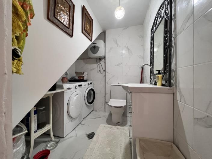 Image No.18-2 Bed House for sale