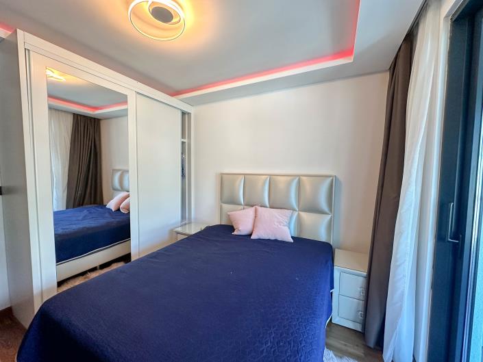 Image No.10-6 Bed Apartment for sale