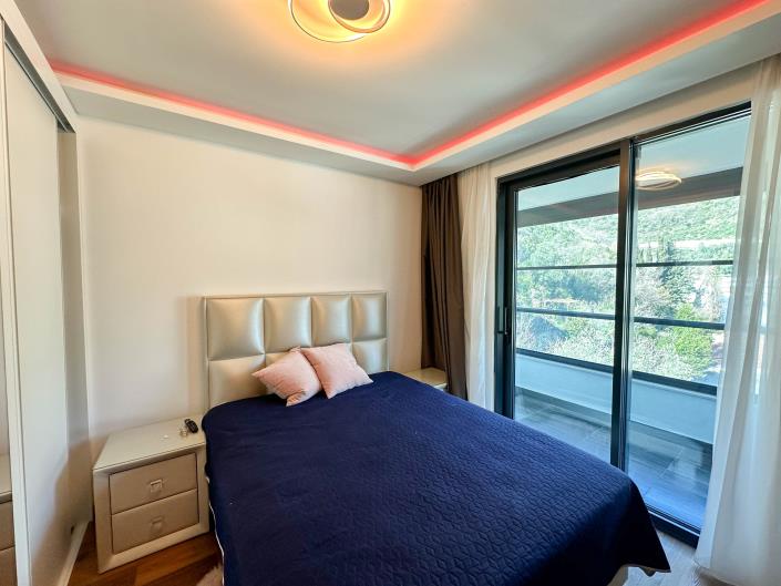 Image No.11-6 Bed Apartment for sale