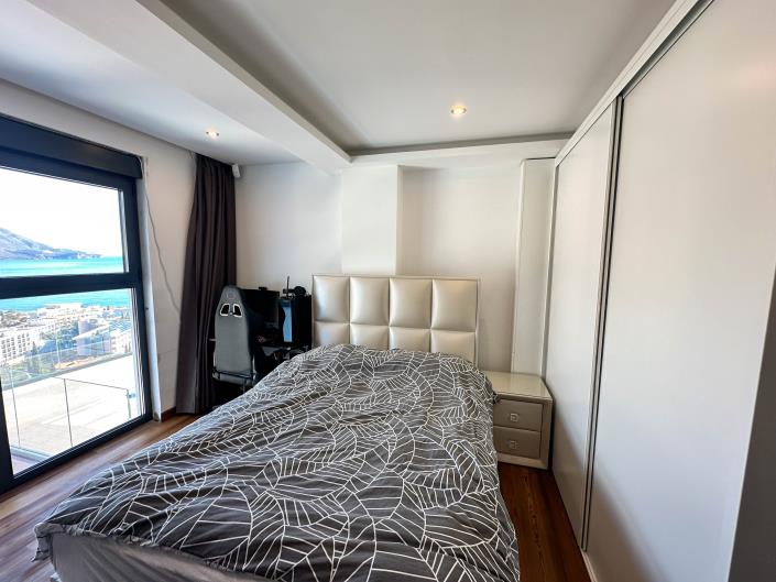 Image No.15-6 Bed Apartment for sale