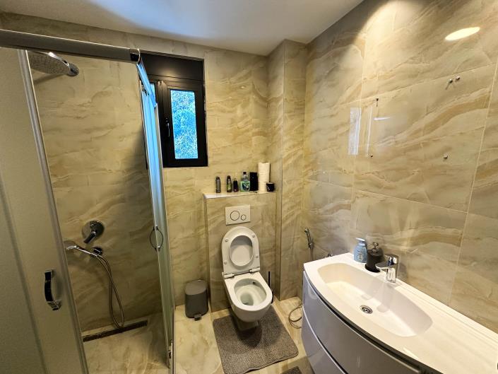 Image No.17-6 Bed Apartment for sale