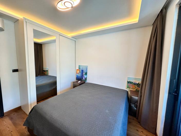 Image No.18-6 Bed Apartment for sale