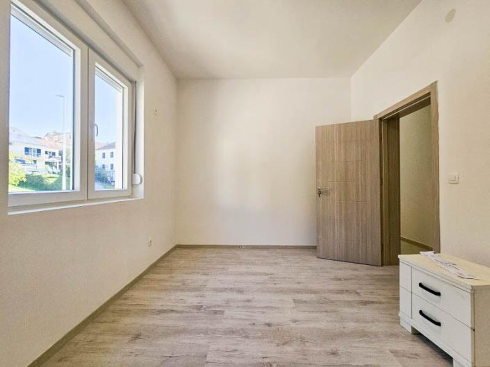 Image No.12-Appartement de 2 chambres à vendre à Kumbor