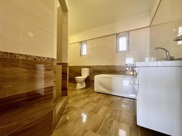 Image No.2-2 Bed House for sale