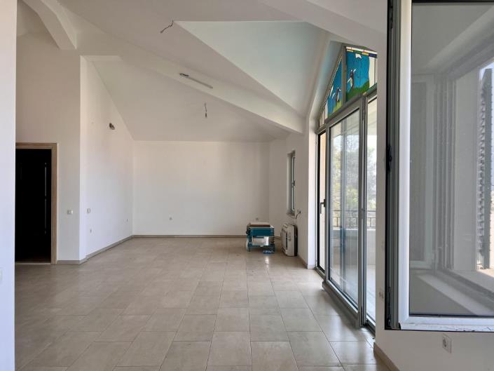 Image No.5-2 Bed House for sale