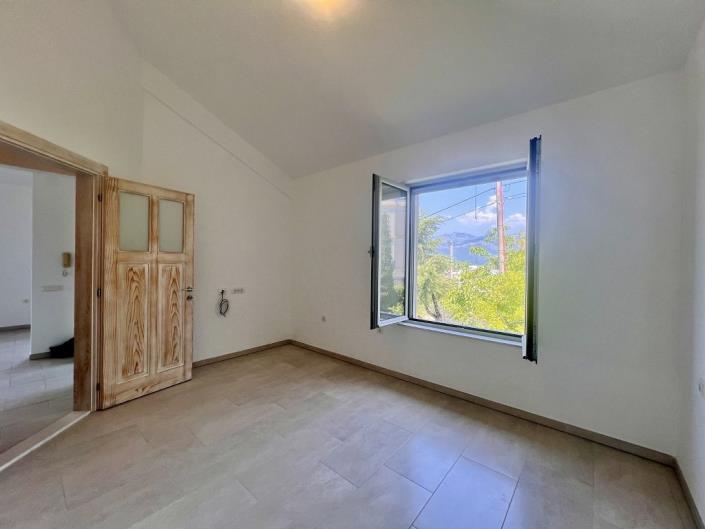 Image No.17-2 Bed House for sale