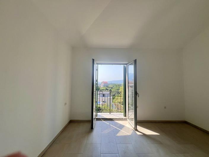 Image No.19-2 Bed House for sale