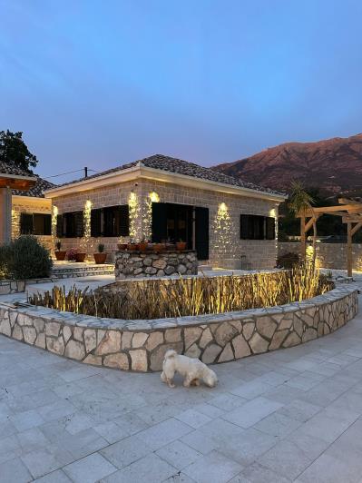 Image No.2-4 Bed Villa for sale