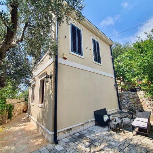 Image No.3-Villa de 2 chambres à vendre à Budva