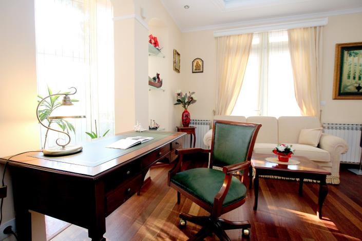 Image No.2-Villa de 13 chambres à vendre à Sveti Stefan