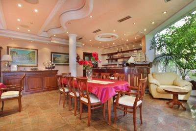 77058-villa-Sv-Stefan--36-_1200x800