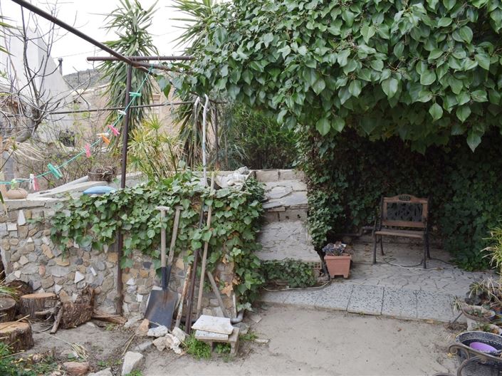 Image No.20-6 Bed Property for sale