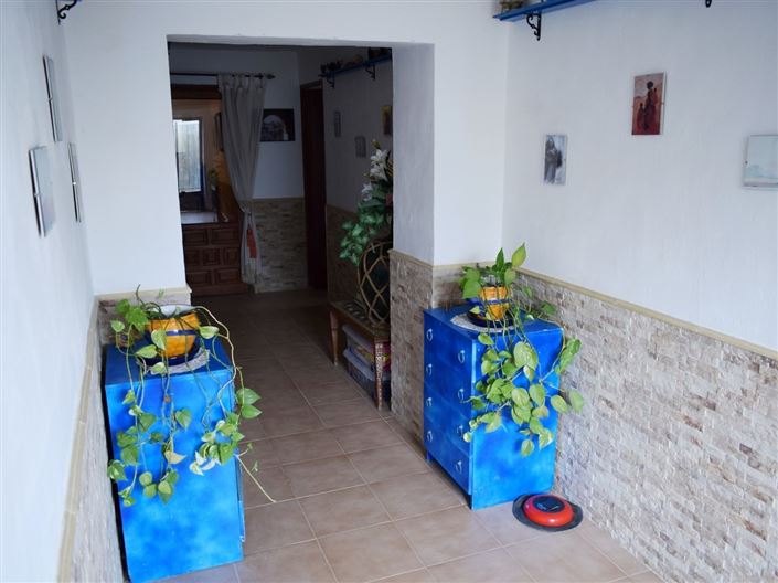 Image No.21-6 Bed Property for sale