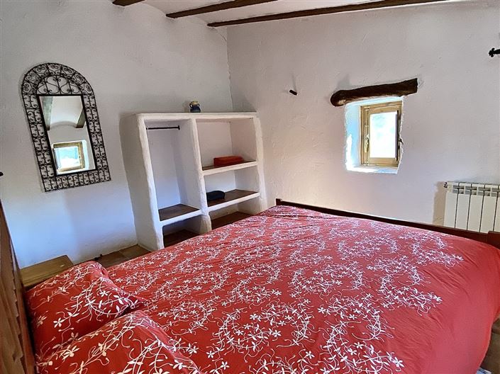 Image No.12-8 Bed Property for sale