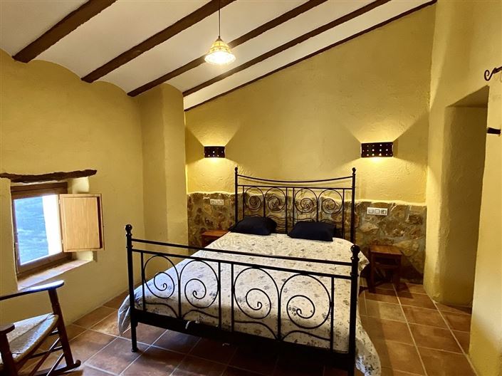 Image No.19-8 Bed Property for sale