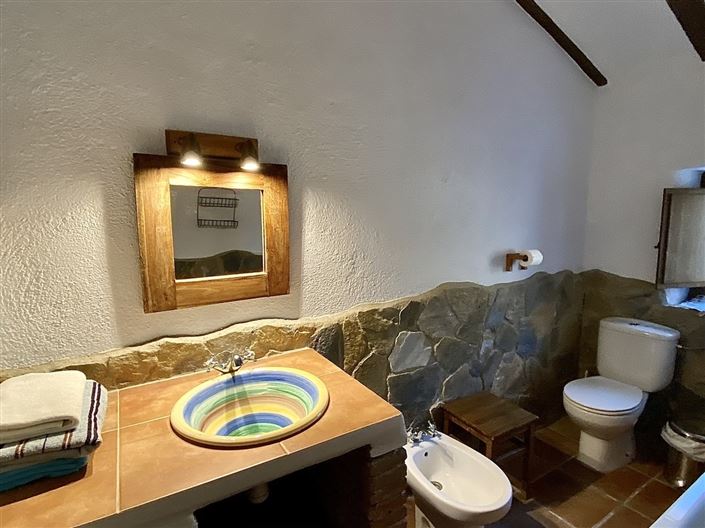 Image No.26-8 Bed Property for sale