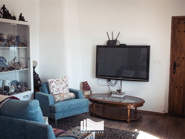 Image No.9-6 Bed Commercial for sale