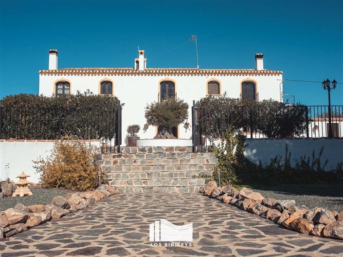 Image No.29-6 Bed Commercial for sale