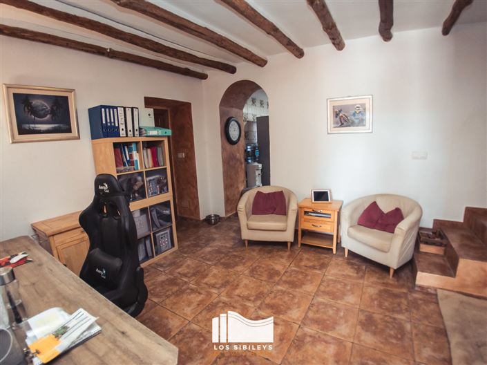 Image No.7-6 Bed Commercial for sale