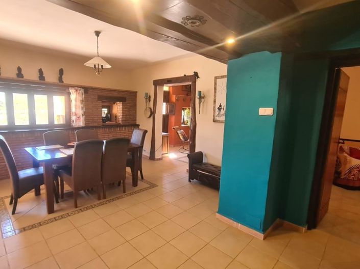 Image No.6-7 Bed Property for sale