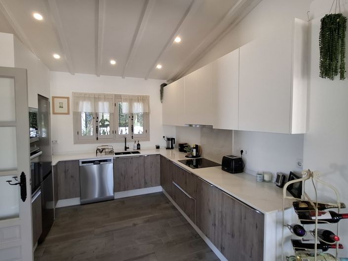 Image No.8-6 Bed Villa for sale