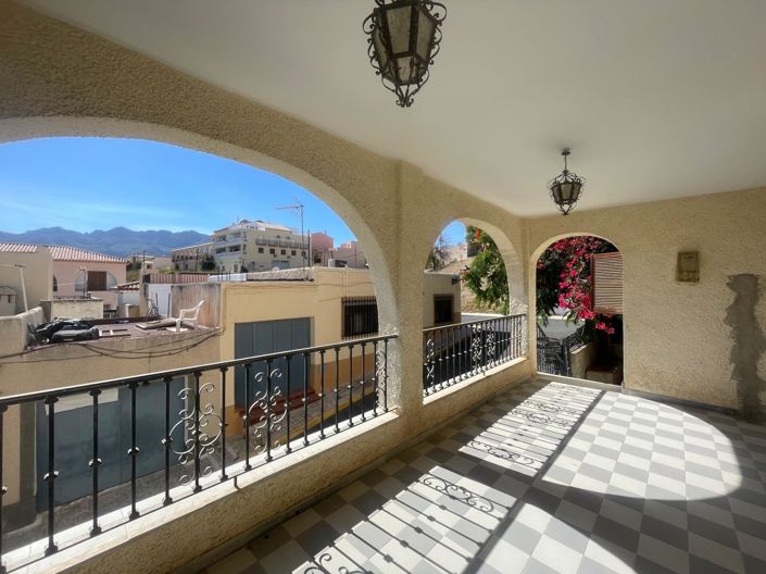 Image No.8-7 Bed Villa for sale