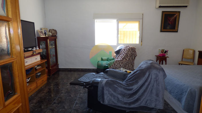 Image No.12-4 Bed House for sale