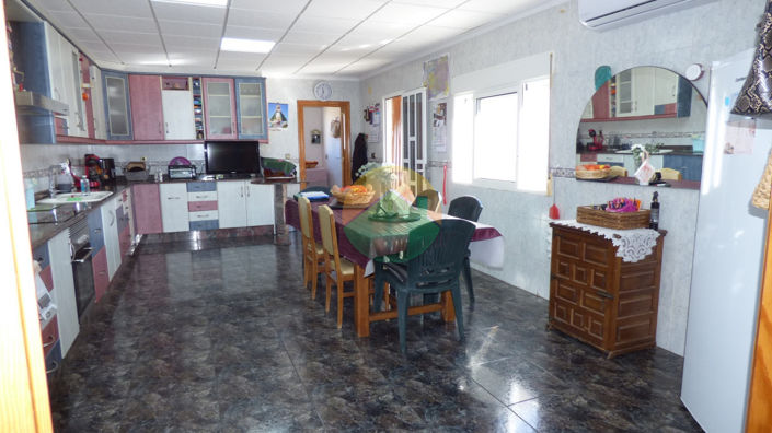 Image No.26-4 Bed House for sale