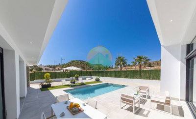 vega-hills-esencia-686b9a97560cd