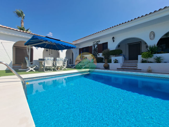 Image No.2-4 Bed Villa for sale