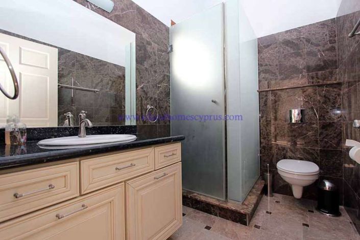 Image No.25-5 Bed Villa / Detached for sale