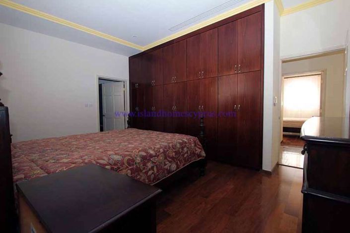 Image No.37-5 Bed Villa / Detached for sale