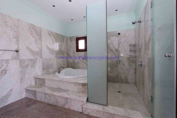 Image No.38-5 Bed Villa / Detached for sale