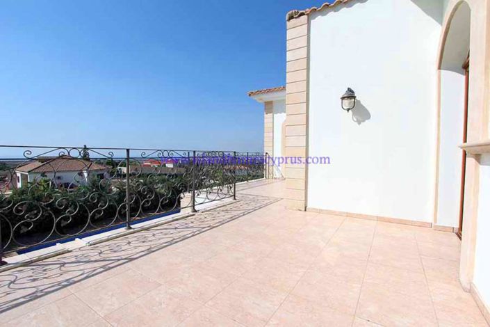 Image No.42-5 Bed Villa / Detached for sale