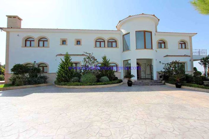 Image No.5-5 Bed Villa / Detached for sale