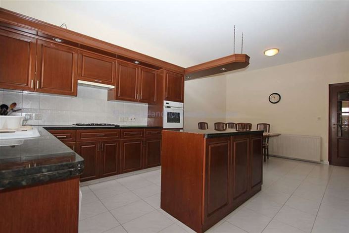 Image No.12-5 Bed Villa / Detached for sale