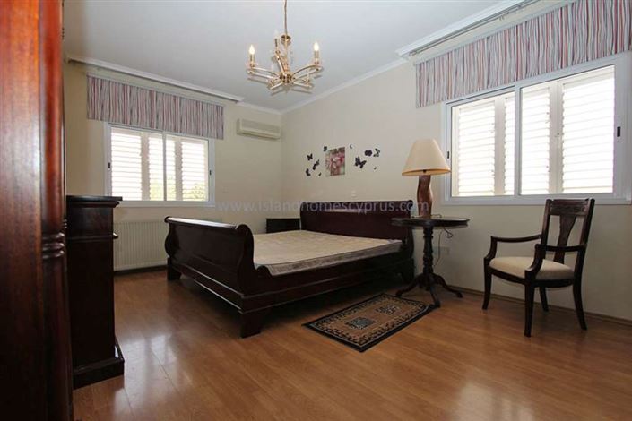 Image No.19-5 Bed Villa / Detached for sale