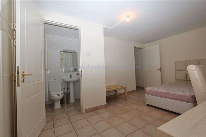 Image No.31-5 Bed Villa / Detached for sale