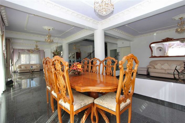 Image No.12-5 Bed Villa / Detached for sale