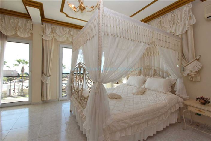 Image No.23-5 Bed Villa / Detached for sale