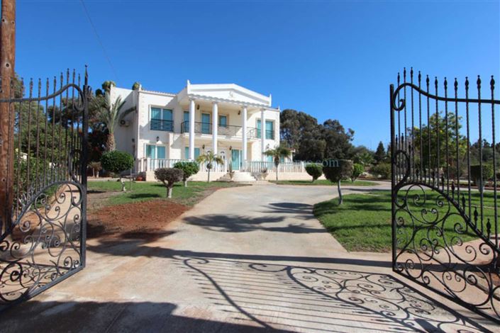 Image No.40-5 Bed Villa / Detached for sale