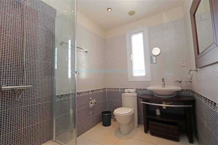 Image No.20-4 Bed Villa / Detached for sale