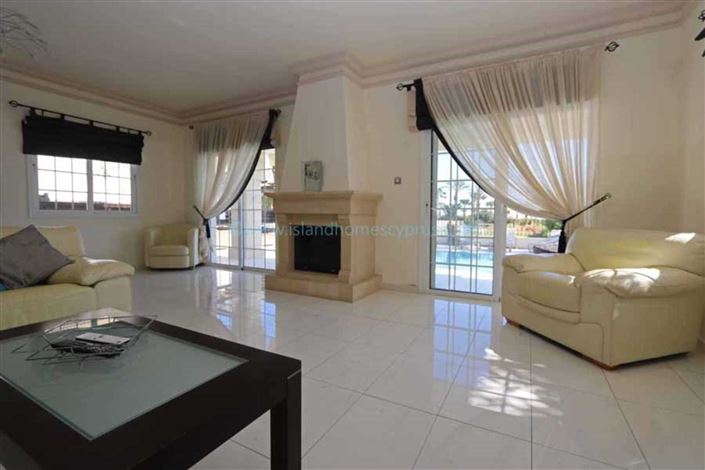 Image No.3-4 Bed Villa / Detached for sale