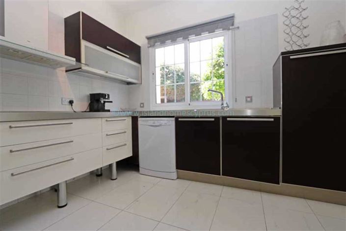 Image No.8-4 Bed Villa / Detached for sale